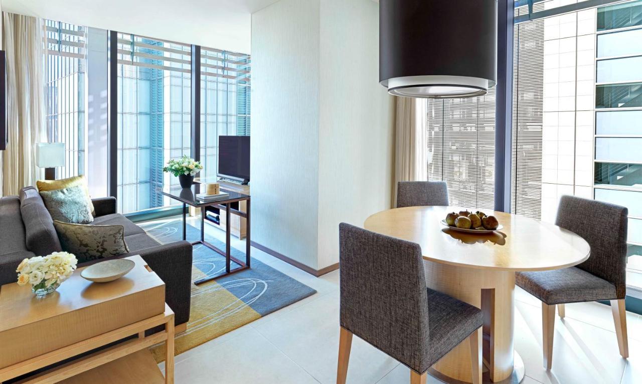 Отель Oakwood Premier Токио Экстерьер фото A typical apartment at The Suites at The Standard