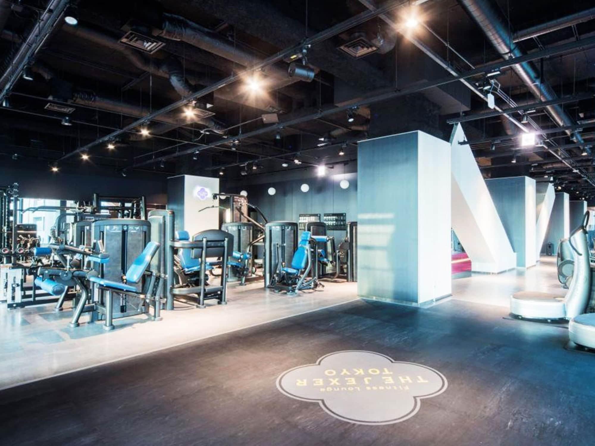 Отель Oakwood Premier Токио Экстерьер фото Anytime Fitness in Japan