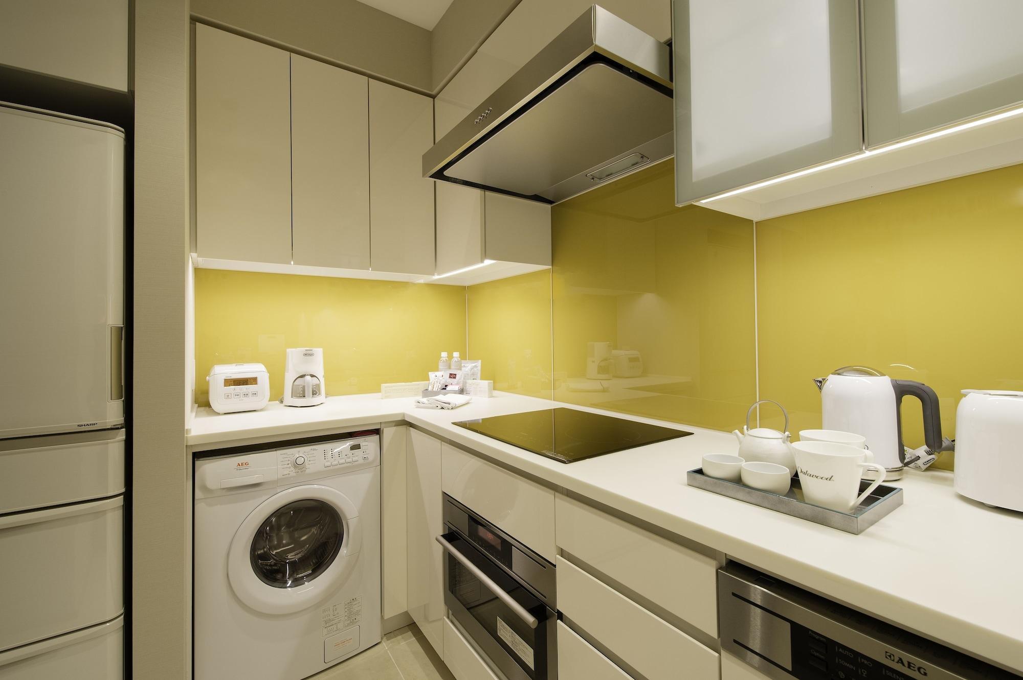Отель Oakwood Premier Токио Экстерьер фото A typical kitchen in a serviced apartment