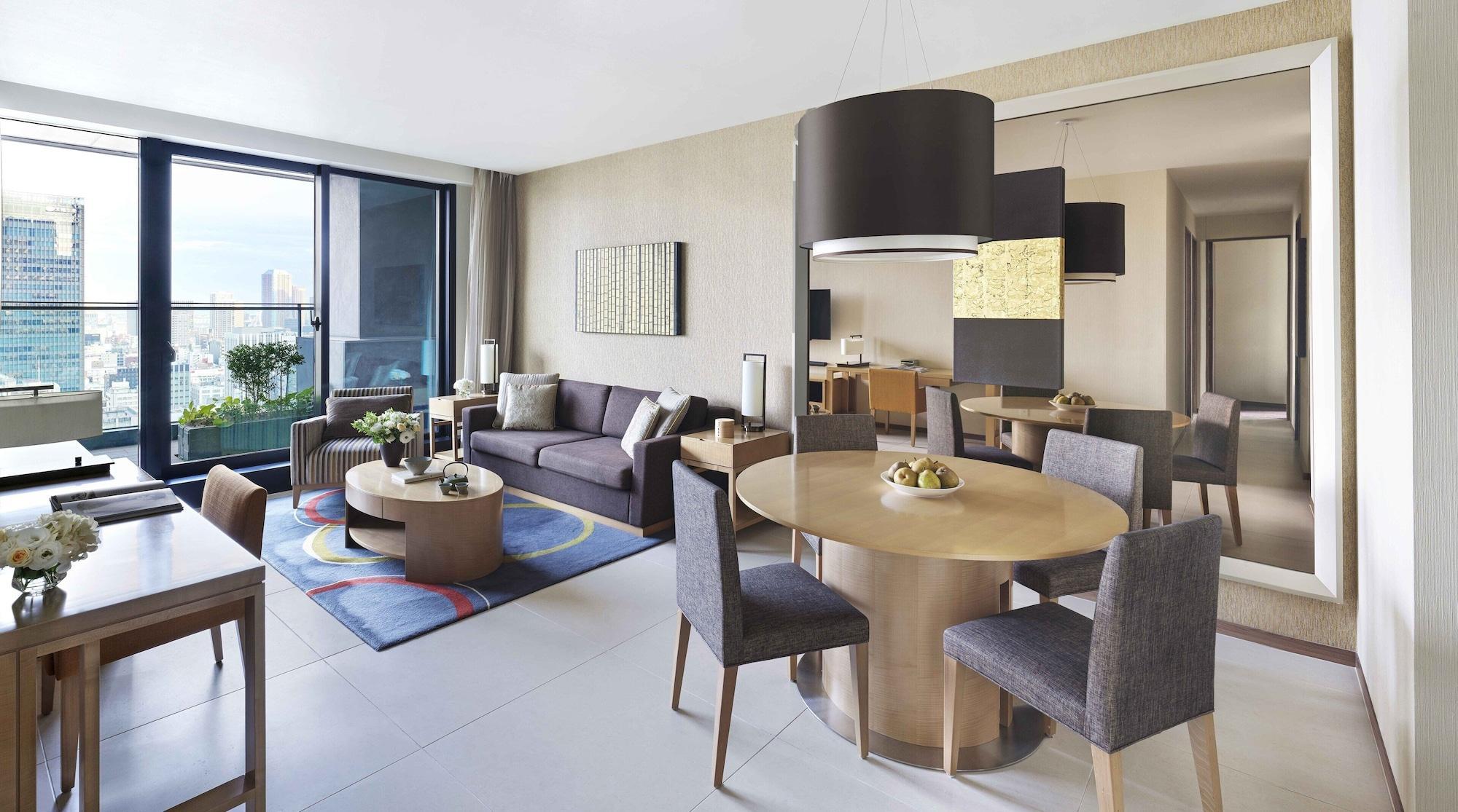 Отель Oakwood Premier Токио Экстерьер фото A suite at the hotel
