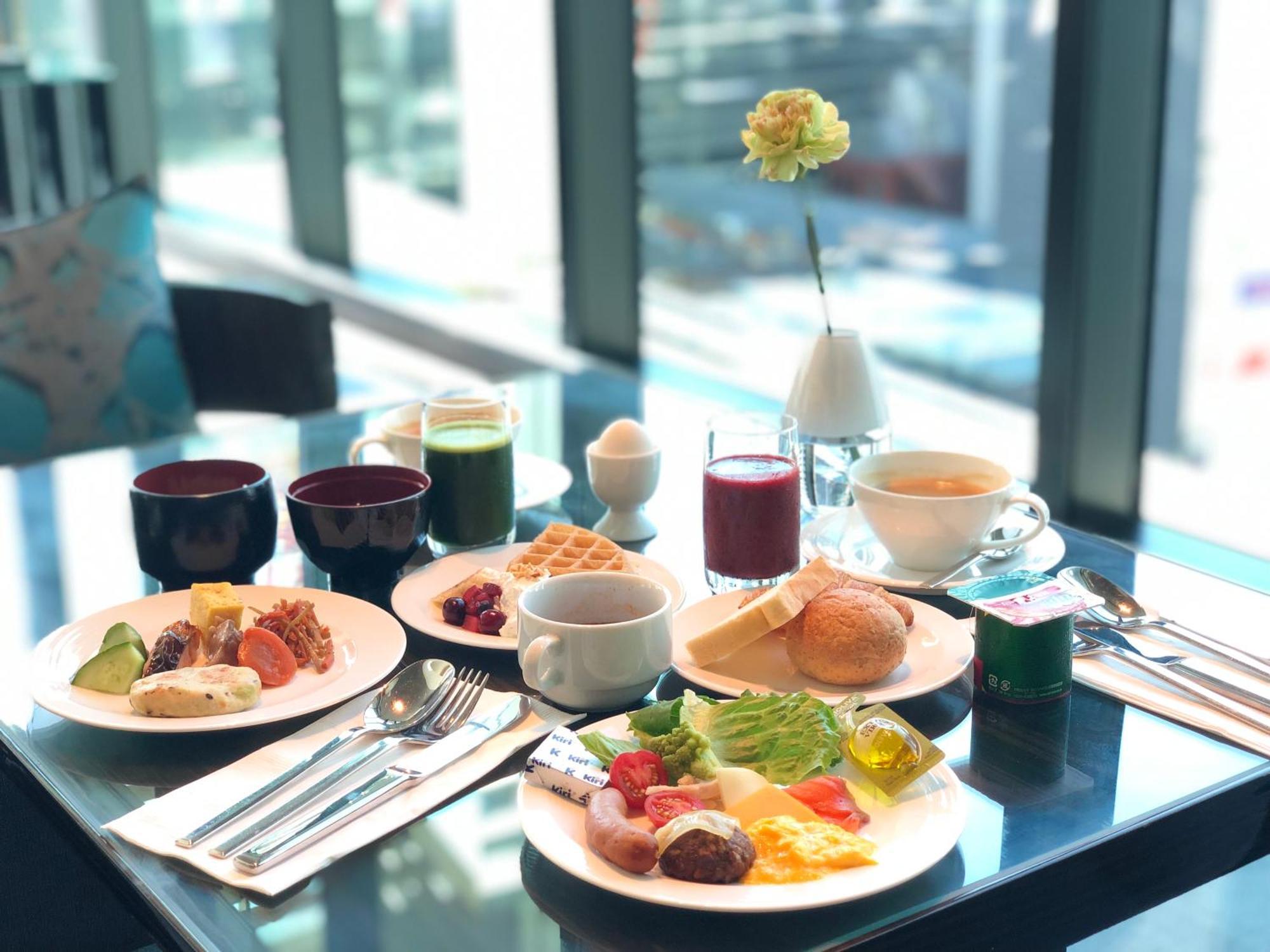 Отель Oakwood Premier Токио Экстерьер фото A breakfast at the lounge
