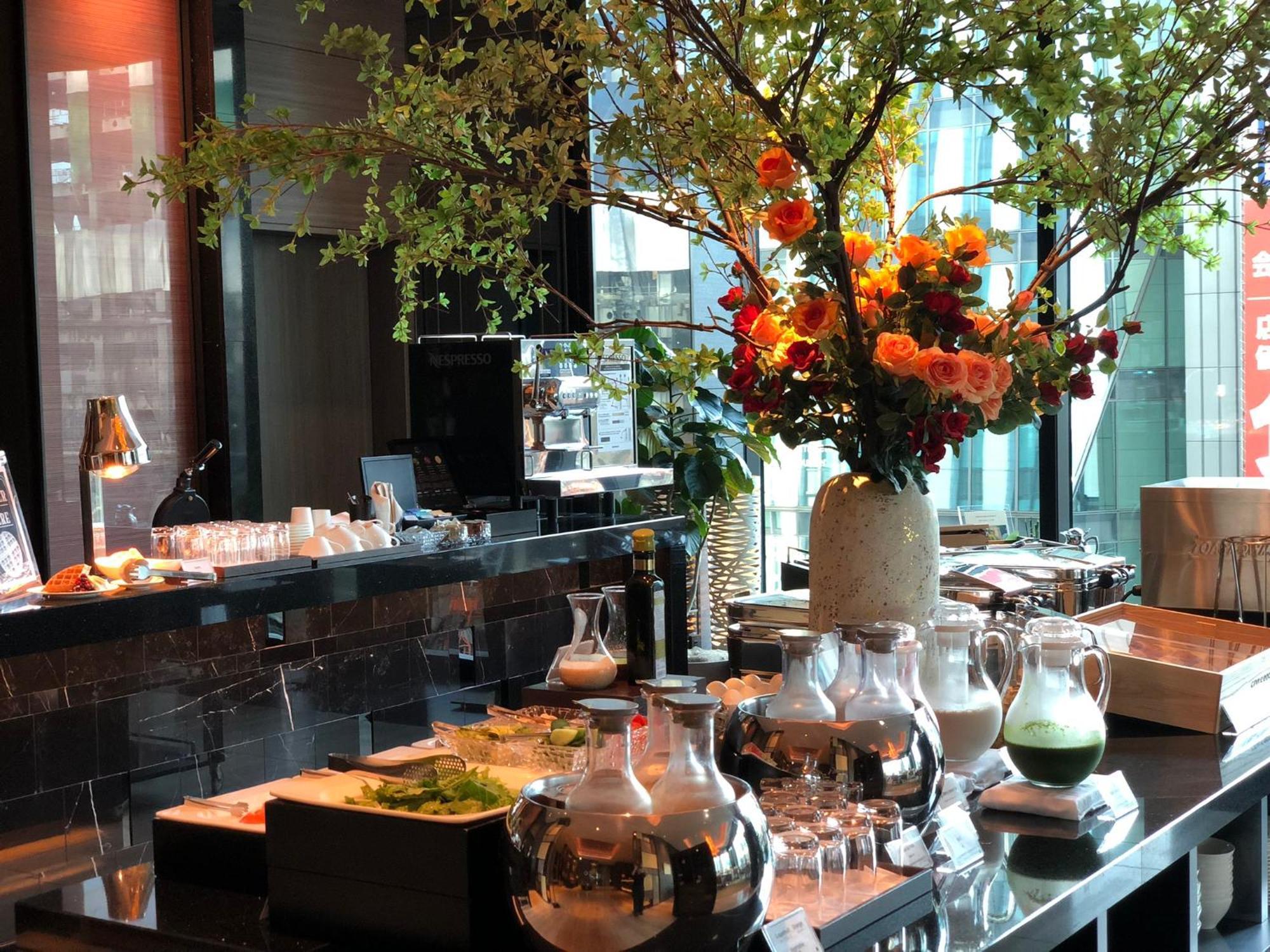 Отель Oakwood Premier Токио Экстерьер фото The bar at the restaurant