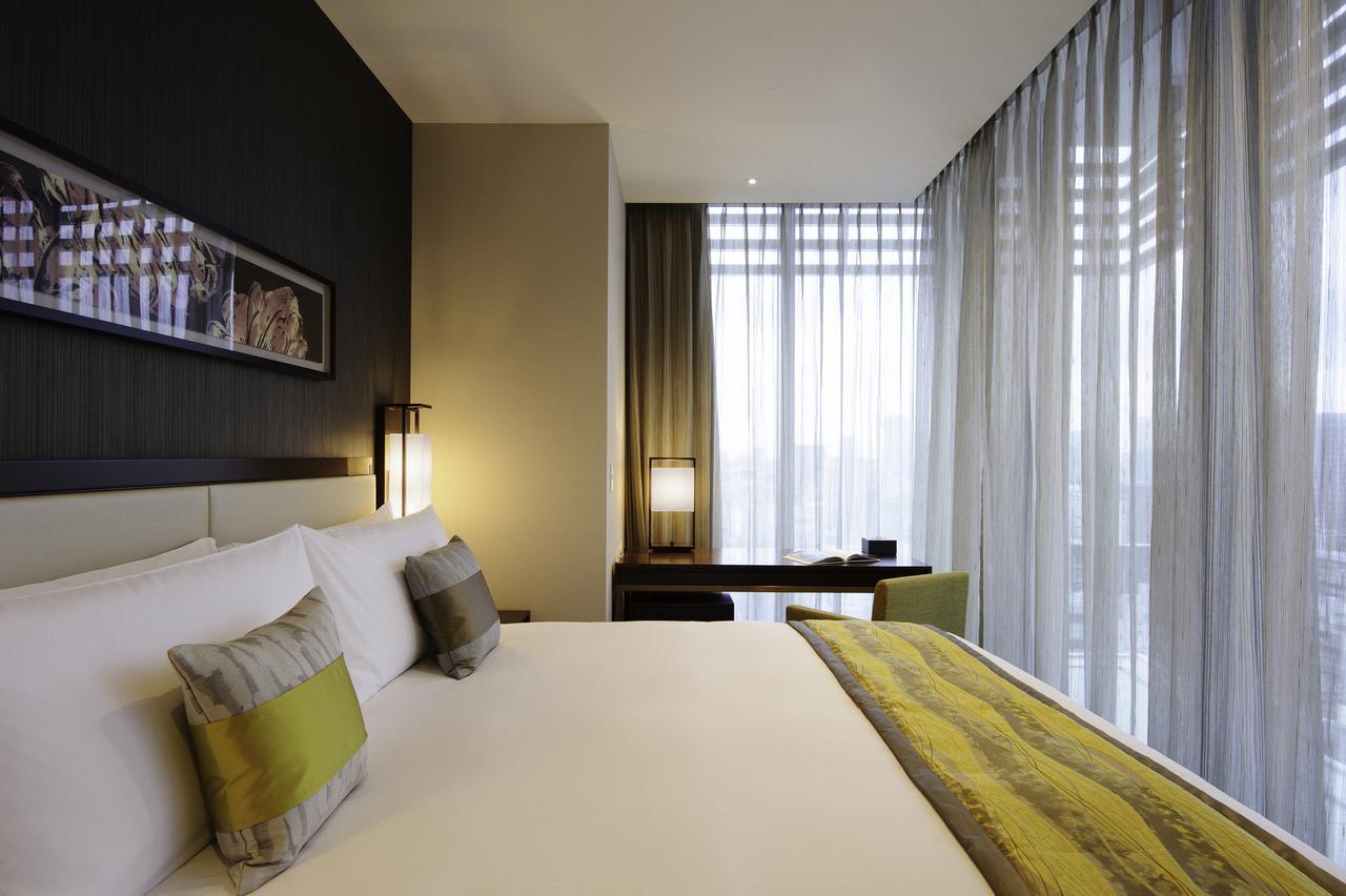 Отель Oakwood Premier Токио Экстерьер фото A bedroom at the hotel
